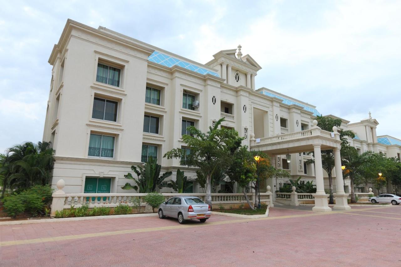 Oyo 6954 The Lawns Oragadam Hotel Exterior photo
