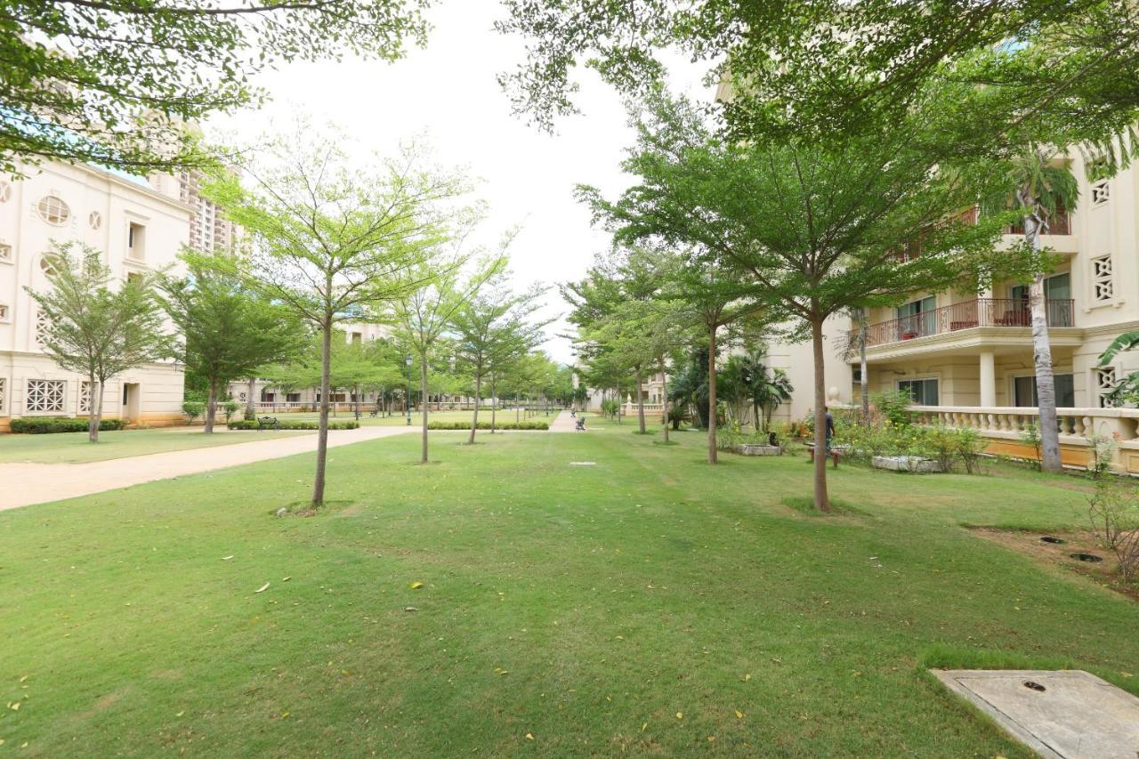 Oyo 6954 The Lawns Oragadam Hotel Exterior photo