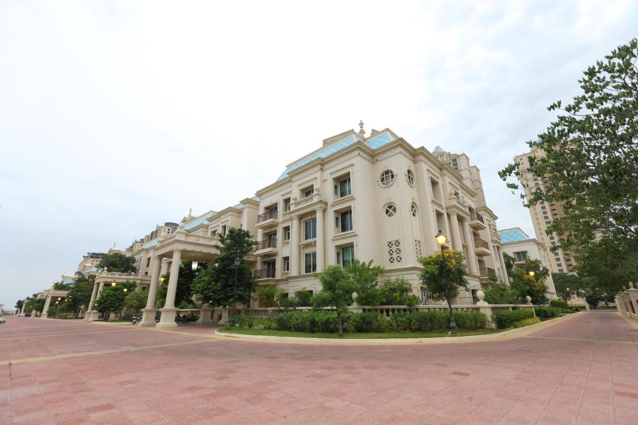 Oyo 6954 The Lawns Oragadam Hotel Exterior photo