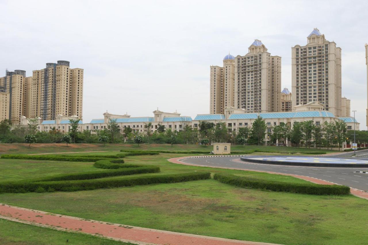 Oyo 6954 The Lawns Oragadam Hotel Exterior photo