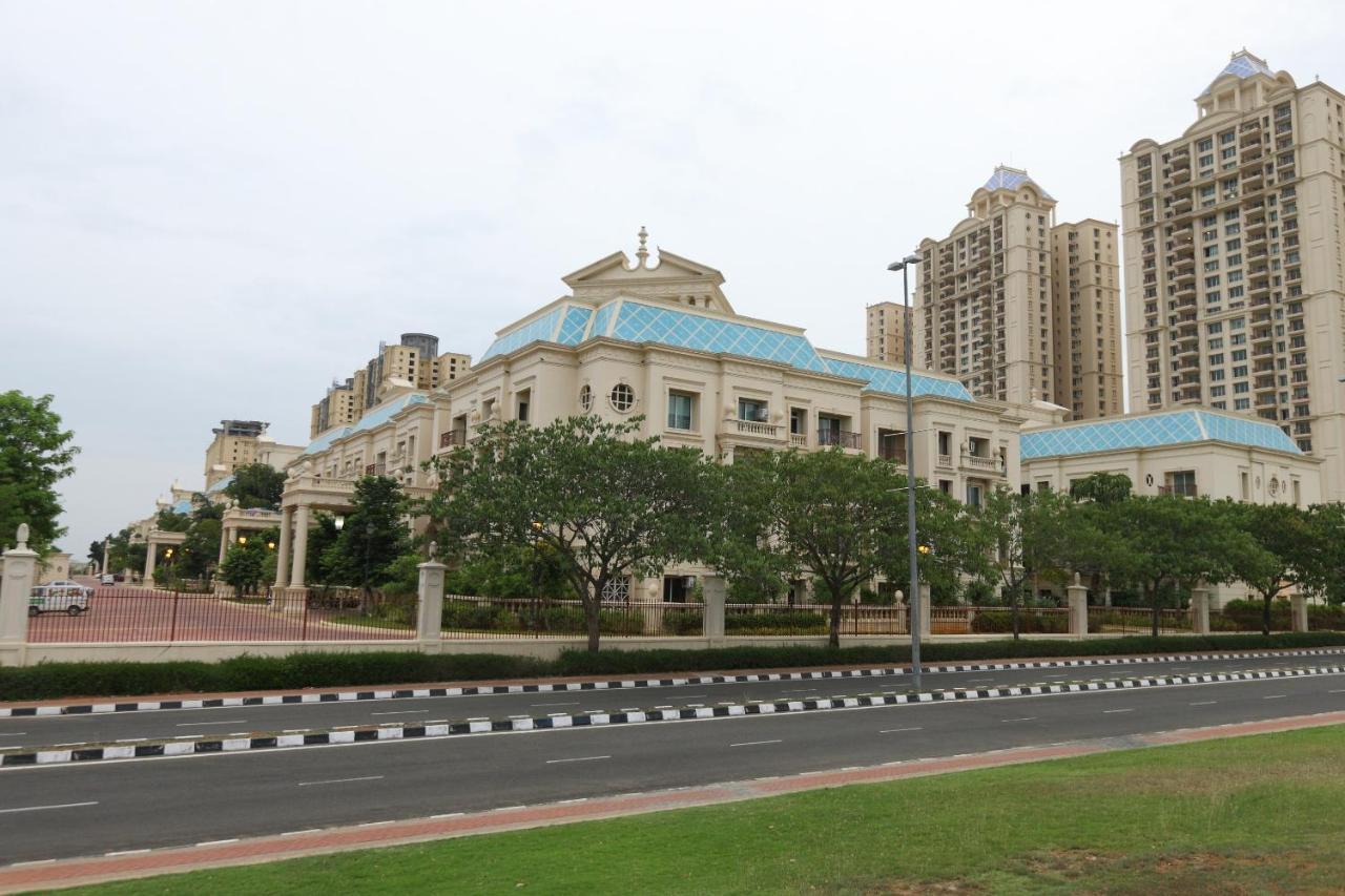 Oyo 6954 The Lawns Oragadam Hotel Exterior photo